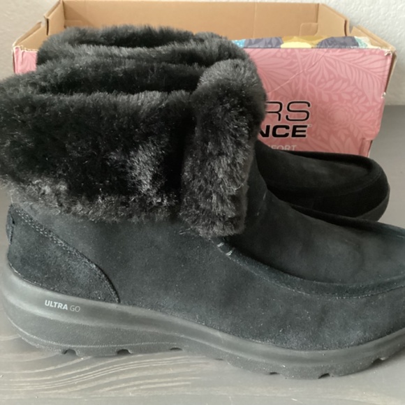SKECHERS Women's On the Go Glacial Ultra - Moccasin Toe Winter Boots - Picture 3 of 12